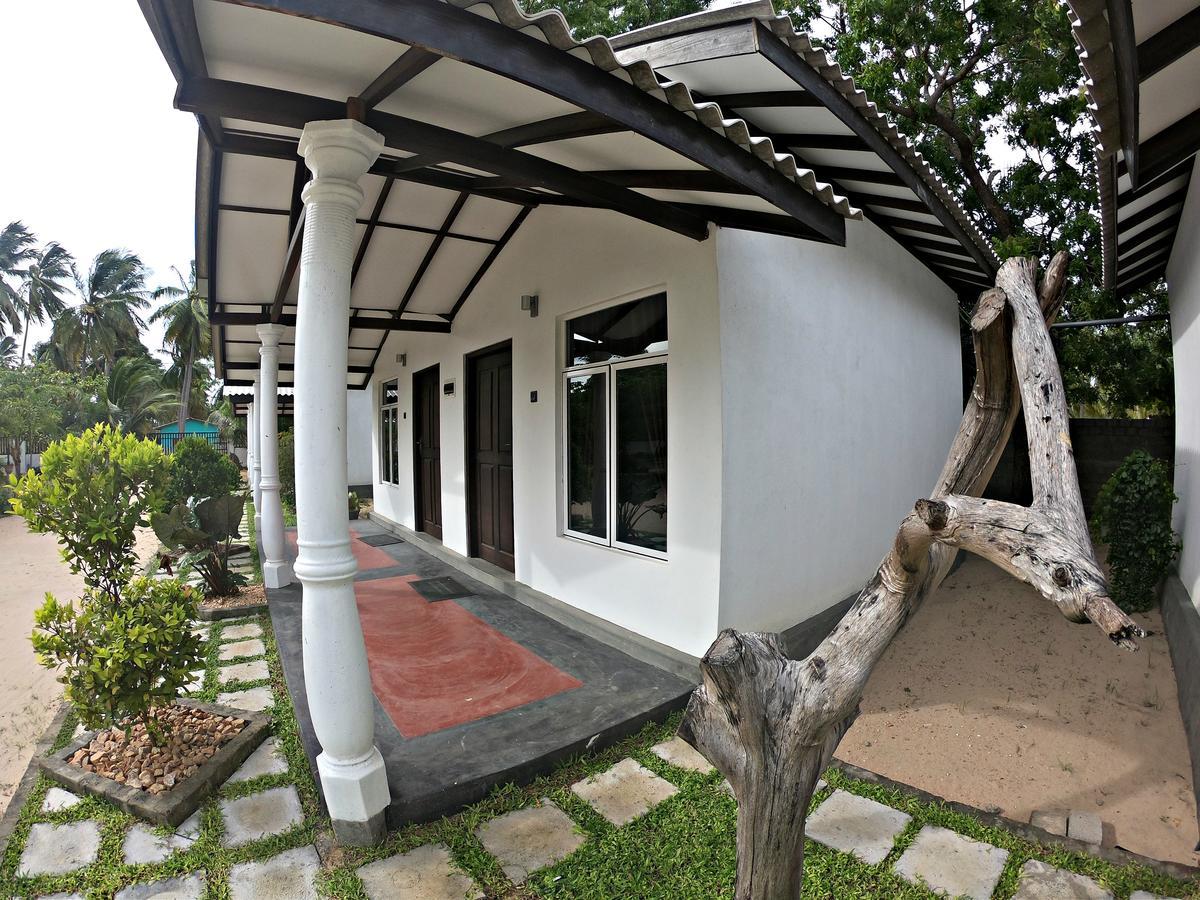 Luna Beach Hotel Nilaveli Luaran gambar