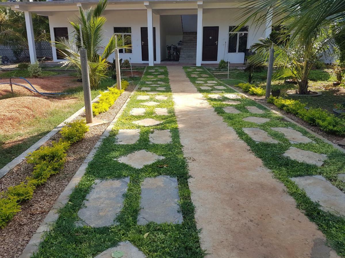 Luna Beach Hotel Nilaveli Luaran gambar